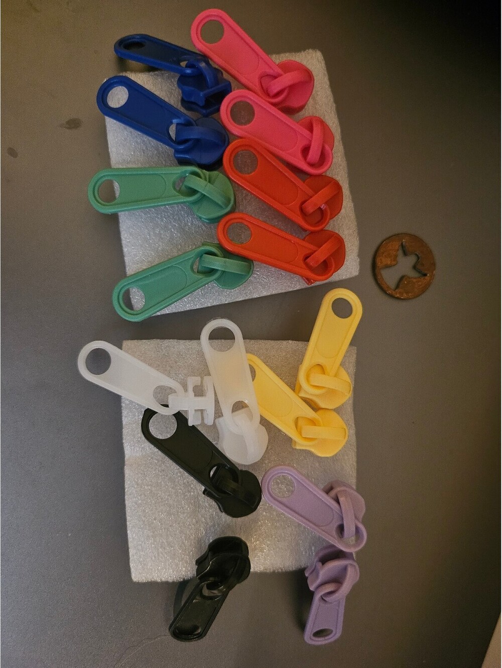 NWT - set of 8 novelty zipper pull plastic earrings or for crafts steam punk emo